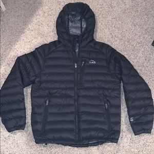 LL bean ultralight 850 down hooded jacket